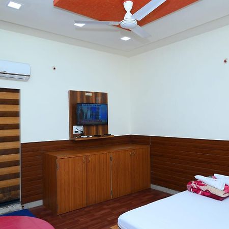 P P Lodging Пуне Екстер'єр фото